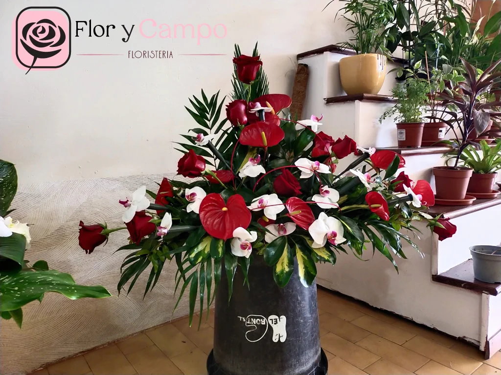 Centro floral elaborado por Flor y Campo
