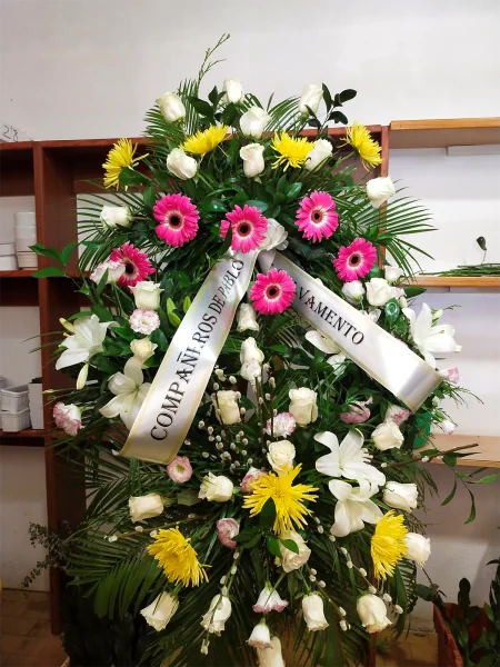 Corona de flores en distintos colores