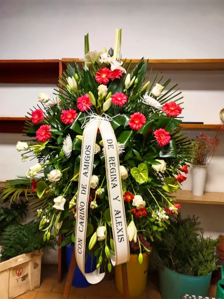 Corona funeraria en rojo y blanco